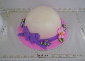 white bonnet
